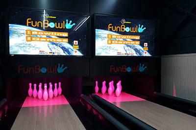 Glow Jungle Golf & 30 minuten bowlen